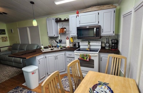 Riverview Cottage | Cozy 2-bedroom cottage in Riverview with AC and pool, pond view, on river!