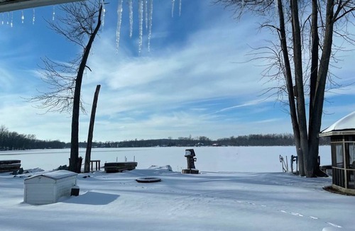 Sturgis House | Cozy 2-bedroom house in charming Sturgis with Beautiful sunsets on the lake.