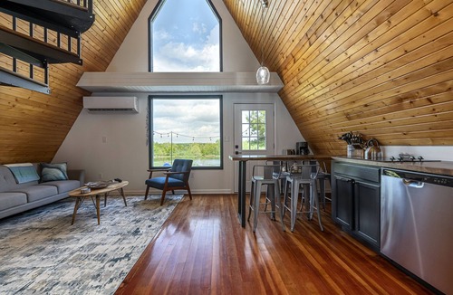 Makanda Cabin | Cozy 2BR A-Frame Cabin w/Hot Tub & Views