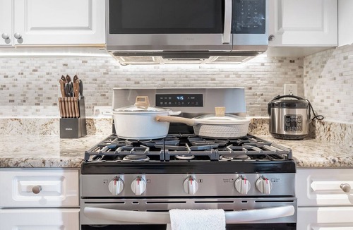 Greenville Apartment | Cozy 3-bedroom apartment in fantastic Jersey City, easy access to NYC