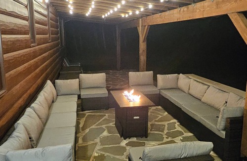 Gobles Cabin | Cozy 4-bedroom cabin in beautiful Gobles with AC and charm