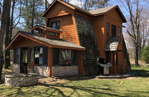 Spooner Cabin | Cozy 4BR Lake front Cabin on Big McKenzie w/Boathouse Bar, 2 Docks & Fire Pit