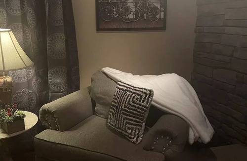 Holly House | Cozy 5 bedroom home in Holly MI