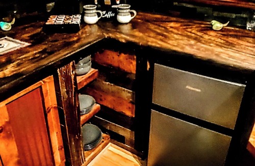 Black Mountain Apartment | Cozy, arts and crafts loft located in the WNC mountains in Black Mtn, NC
