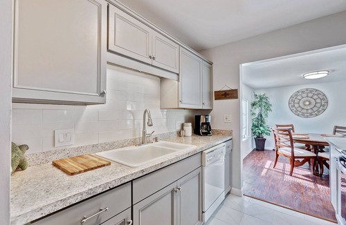 Parker Ridge House | Cozy Central Retreat: Walk to Golf & Park - Charming 3/1