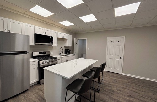 Oxford Apartment | Cozy completely remodeled 1-bedroom apartment in the heart of Downtown Oxford.