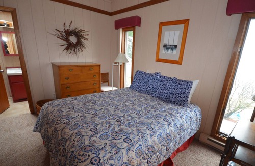 Elk Rapids House | Cozy cottage style home on East Grand Traverse Bay in Elk Rapids. A/C.