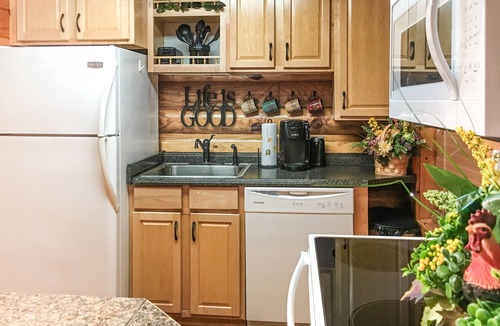 Pigeon Forge Cabin | Cozy Getaway Cabin with Hot Tub & Grill Great for Couples or Small Family 334