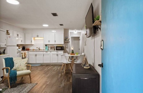 West Pensacola House | Cozy hideaway w/fire pit & grill