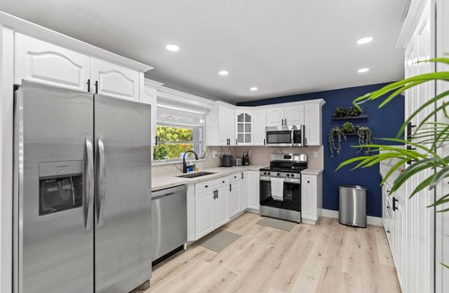 University Park House | Cozy Home 5B/2Bth Heated Pool