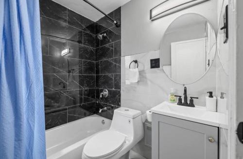 Downtown Niagara Falls House | Cozy Home Mins to Niagara Falls and Hospital