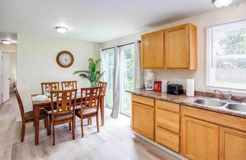 Rochester House | ~Cozy Home~ Steps to RIT by UofR/Airport/DWTN w/AC