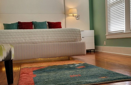 East Hill House | Cozy & Quiet Bungalow in East Hill Pensacola 1 Month Minimum