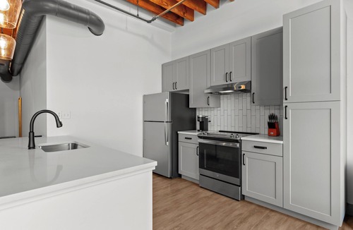Mitchell Apartment | Cozy Spacious Loft Next to the Arch – Casino, Conventions & Stadiums