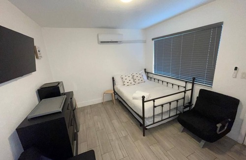 Wynwood Art District Apartment | Cozy Studio in Wynwood with private entrance & private bathroom