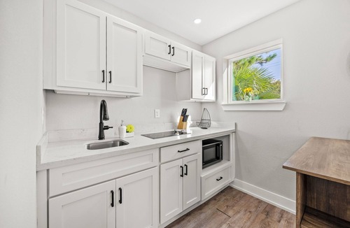 East Hill Apartment | Cozy Suite in East Hill