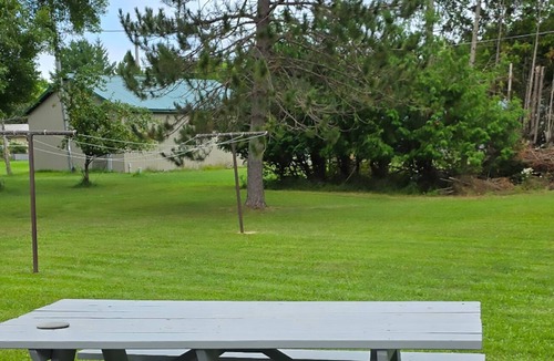 White Pine House | Cozy, super-clean cabin minutes from Lake Superior & the Porkies!