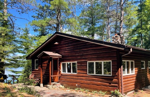 Hayward Cabin | Cozy, Vintage, summer getaway!