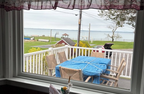 Hampton Bays Cottage | Cozy WATERFRONT Steps to Beach 2 bedroom cottage in serene Hampton Bays with AC