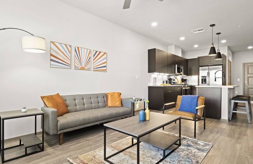 Glendale Sports and Entertainment District Apartment | CozySuites at Westgate