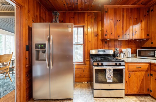 Balsam House | Creekside Cabin + Fire Pit | 10 Min to DT
