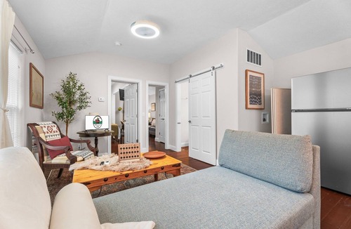 Blue Eye Cabin | Creekside Cabin W/Pool Access & Hot Tub Near Thunder Ridge Sleeps 4