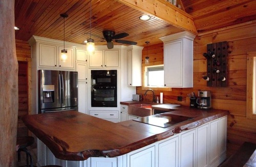 Leitchfield Cabin | Creekside Cabin with hot tub