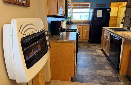 Munising Cabin | Crossover Cabin is ready for your outdoor adventure! Perfect for snowmobilers!