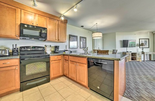 Honokowai Apartment | Cute Beachfront Condo w/Lanai & Resort Pools