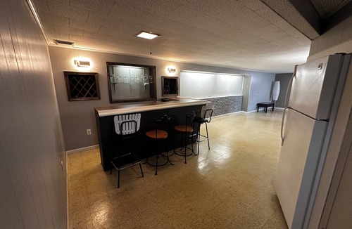 Sappington House | Cute Blue House -2 bdrm house. Private backyard. 20 min or less from anywhere