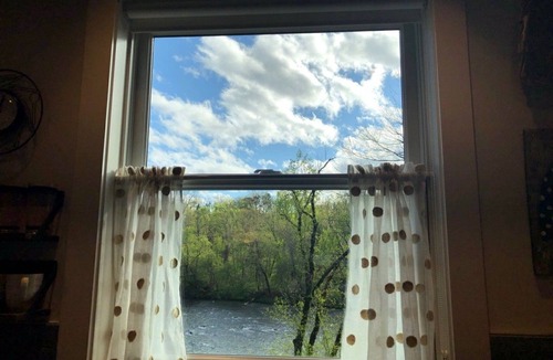 Hot Springs Cottage | Delightful riverview house with screened porches
