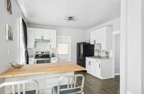 Mexicantown - Southwest Detroit House | Detroit 3BR Retreat w/Wi-Fi + Street Parking