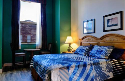 Canal Park House | Dog-Friendly Canal Park Condo Hot Tub Pool