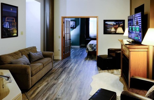 Canal Park Condo | Dog-Friendly Canal Park Condo| Hot Tub| Pool