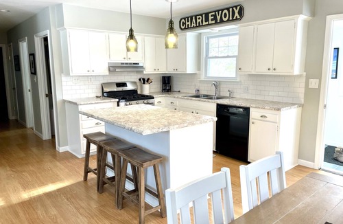 Charlevoix House | DOWNTOWN Charlevoix Home!July 26,Aug 13, 14 OPEN!-FANTASTIC location & ratings!