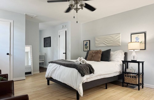 Evansville Apartment | Downtown EVV Studio/Chandler C