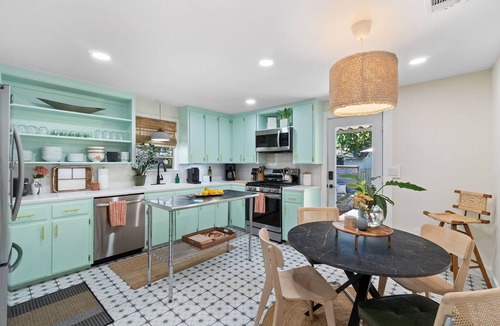 South Pensacola House | Downtown Pensacola Fenced Yard Pet-Friendly