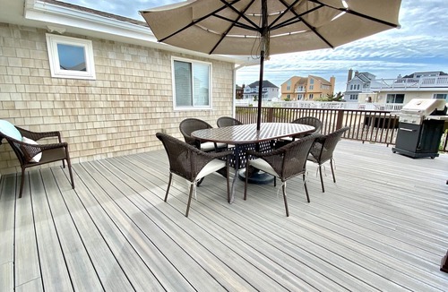West Hampton Dunes House | DUNE ROAD STEPS TO THE OCEAN - 4 BEDROOM HOME ⛱