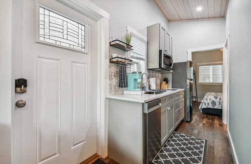Dunedin House | Dunedin Tiny House Combo/Sleeps 16! Walk or Bike to Downtown Dunedin!