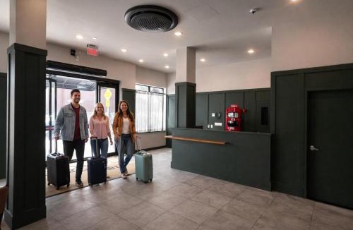 Queens Hotel | Dutch Hotel Long Island City New York , Belvilla District 6 Formerly Sonder
