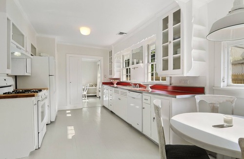 Pantigo Road Historic District House | East Hampton Village: Beautifully Renovated 3 Br 2 Bath Cottage Walk To All