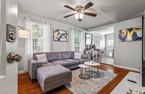 Southeast Pensacola House | East Hill Manor Large Double Apartment Villa