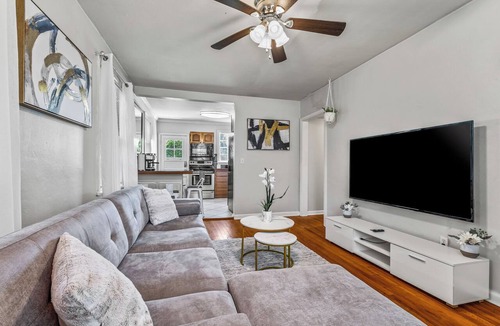 Southeast Pensacola House | East Hill Manor Large Double Apartment Villa
