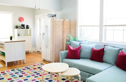 East Hill Apartment | East Hill Oasis | 4 Apartments Near Beach & City