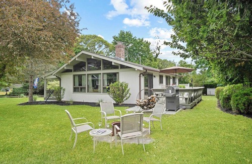 East Marion House | East Marion 3BR Cottage | Fireplace, Deck, Beach Access, Near Greenport