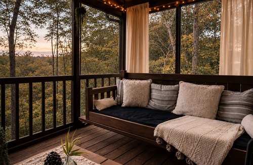 Walnut Mountain Cabin | Easy Access Mtn View Hot Tub Pool Game Room Porch Wildlife Minutes to Town