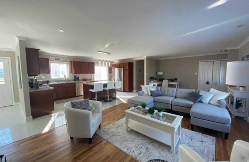 Harper Woods House | Elegant & spacious 3/2 Gem in Harper Woods