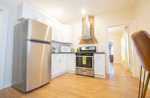 Buffalo Apartment | Elmwood Village 2BR Apt Sleeps 8 Walk to Dining