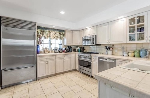 Westhampton House | Enjoy Hamptons! Luxury 4 Bdrm 3.5 bath; heated Pool, Putting Green, great yard.
