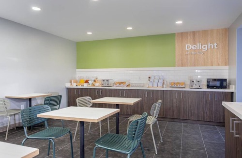 Clarion Hotel | Enjoy Quiet Modern Room w/Free Parking & Breakfast Perfect for Family Stays